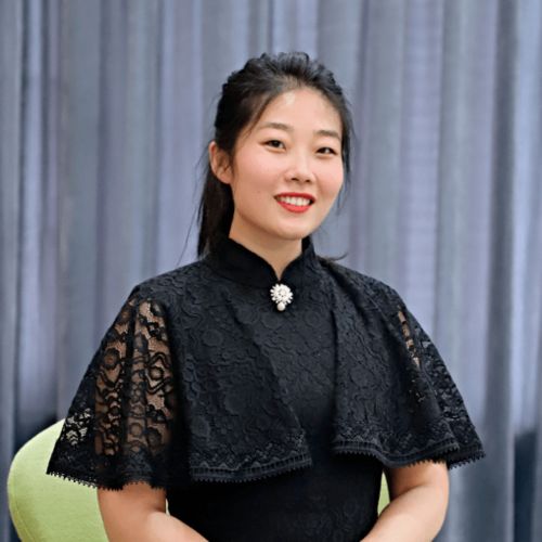 (我的漫画同学作文范文例文)我的漫画同学:在校园中绘制青春与梦想的精彩故事