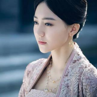 (玲珑女二是谁)玲珑2主角到底是谁？最终真相揭晓是谁才是真正的主角？