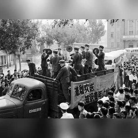 (爱情公寓二全集)爱情公寓2在线观看:六个青年在城市中的爱情故事 (爱情公寓二全集)爱情公寓2在线观看:六个青年在城市中的爱情故事