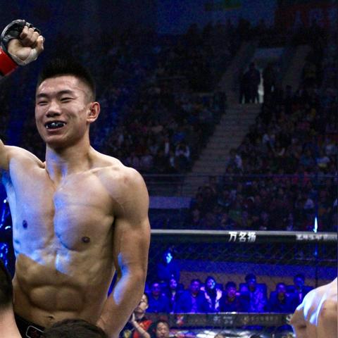 (热血街头格斗游戏)热血街头格斗：勇敢者的街头对决与热血兄弟情的传奇故事