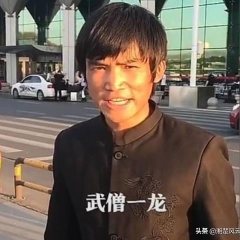 (热血街头格斗游戏)热血街头格斗：勇敢者的街头对决与热血兄弟情的传奇故事