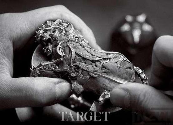 英雄的铁匠17种奇特首饰盘点:再现古老传说与都市神话,揭秘非凡手艺与独特魅力之混搭艺术 英雄的铁匠17种奇特首饰盘点:再现古老传说与都市神话,揭秘非凡手艺与独特魅力之混搭艺术