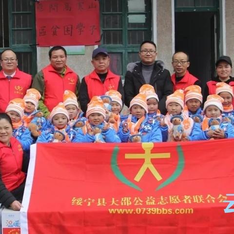 在奇幻冒险中寻找力量唤醒英勇——解读《寻宝英雄力量手套》中的勇气与智慧