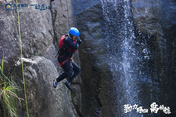 挑战困难 勇立向前,勇者不惧逆境,奋力前行,迎接每一次挑战,征服自我,勇立向前。 挑战困难 勇立向前,勇者不惧逆境,奋力前行,迎接每一次挑战,征服自我,勇立向前。