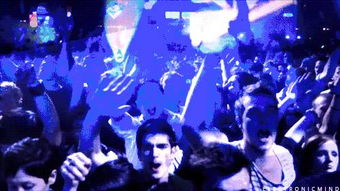 (疯狂派对bgm)疯狂派对狂欢活动：让你沉浸在音乐和舞蹈的疯狂乐趣中