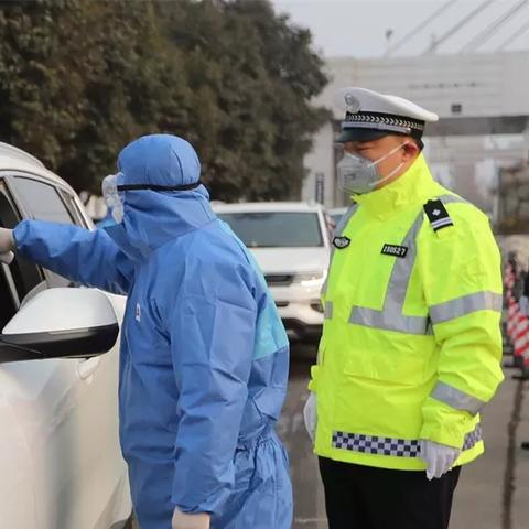 铁血阵地极速版：挑战极限速度，征战战场，勇夺荣耀，新时代的巅峰对决