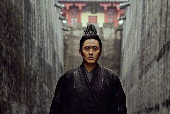 司马懿城府极深：谋略如潮，权谋无限，智计无双，在朝为臣，在家为父。