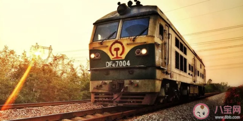 (火车为什么鸣笛三十秒)火车鸣笛三秒解析：为什么火车要在鸣笛三秒？