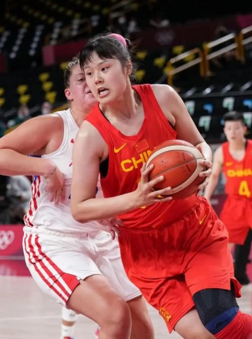 (四川女蓝)四川女篮以81-68战胜浙江，稳坐联赛榜首：连续胜利展现强大实力