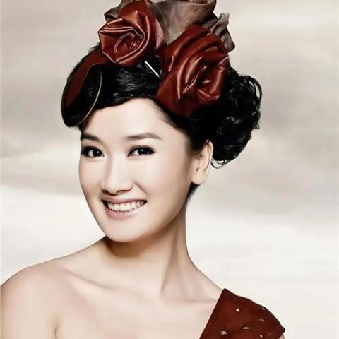 (凤凰传奇怎么没有消息了)凤凰传奇手游关服了吗？最新消息与玩家们的反应全面解析