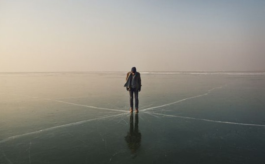 (寂无.都市)寂无·都市：一个饱经沧桑的城市，深藏着无尽的孤独与无奈