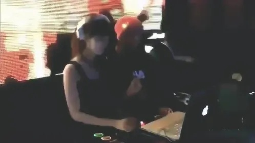 小小夜店歌曲：轻快节奏中流转的独特韵味，让夜晚更加迷人动听