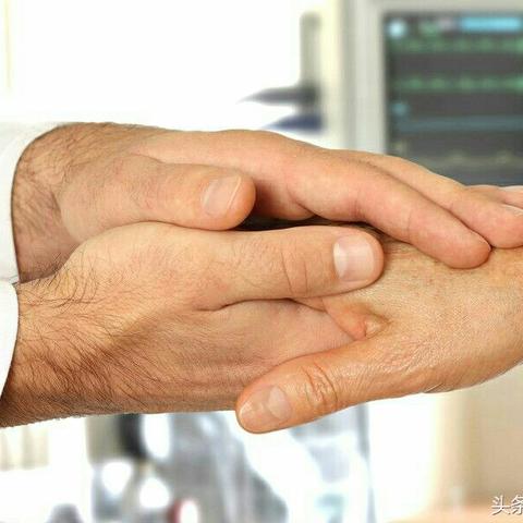 (小便憋不住有什么偏方吗?)如何调理小便憋不住的情况，避免尿到裤子里的尴尬与困扰指南