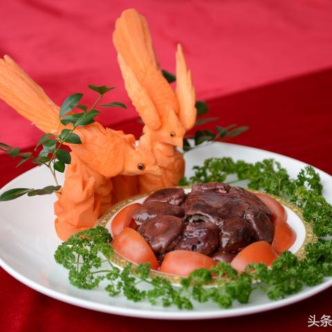 (小镇大厨安卓版官网)小镇大厨9999钻石9999金币下载，享受美食的烹饪乐趣