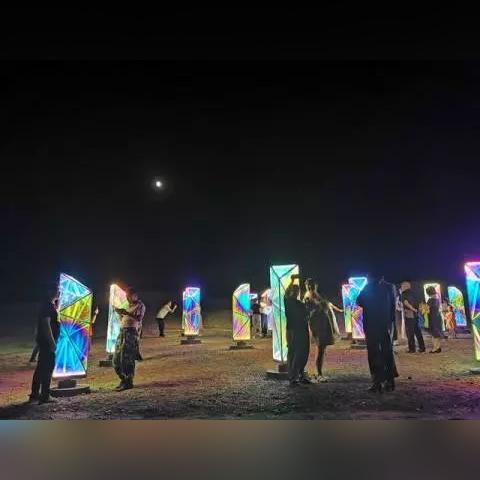 (幻彩湖图片)探索幻彩迷宫：穿越色彩斑斓的梦境与奇幻世界的冒险之旅