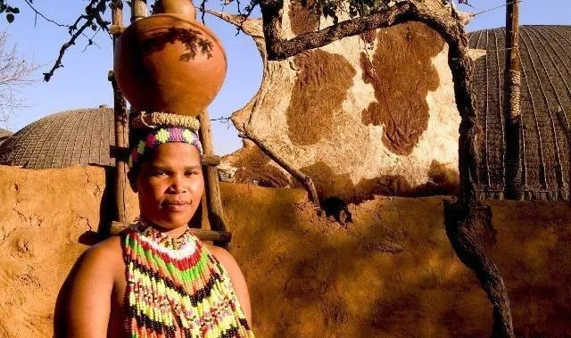 (女部落奇怪规定)探寻部落的女儿：女性在原始社会中的角色与命运