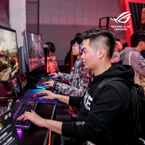 少年侠客演唱会：青春燃情之夜！全新音乐狂欢，年轻力量闪耀舞台！