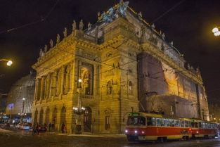 探讨布拉格旅游中的裁决王座是什么，揭秘布拉格旅行中的不可错过景点.