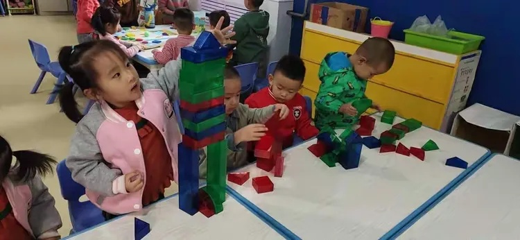 如何开心搭建类似游戏？探索创意搭建游戏乐趣，让你的创造力大放异彩！